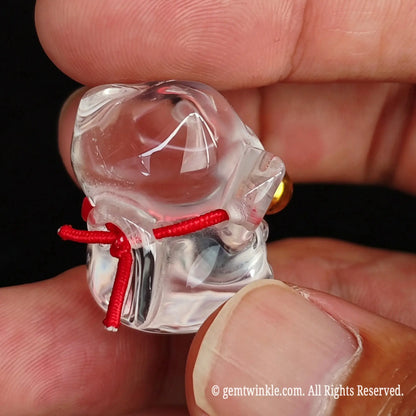 Preview of 25mm clear quartz fortune cat carving showing high transparent crystal matrix