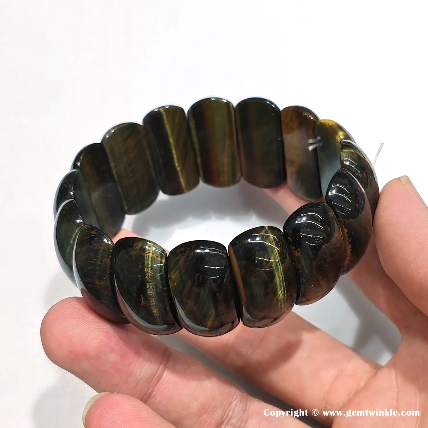 Side view of tiger eye bracelet showing 25mm bead length, precise alignment, and natural color banding (red/yellow/blue/black) for retail display