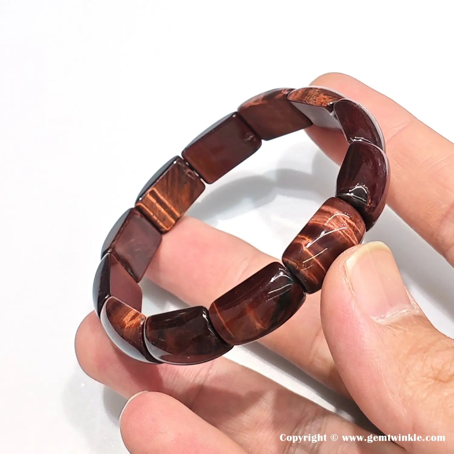 Top-down full-circle view of the bracelet, highlighting the consistent color flow and ~16mm bead length across the 18cm circumference.