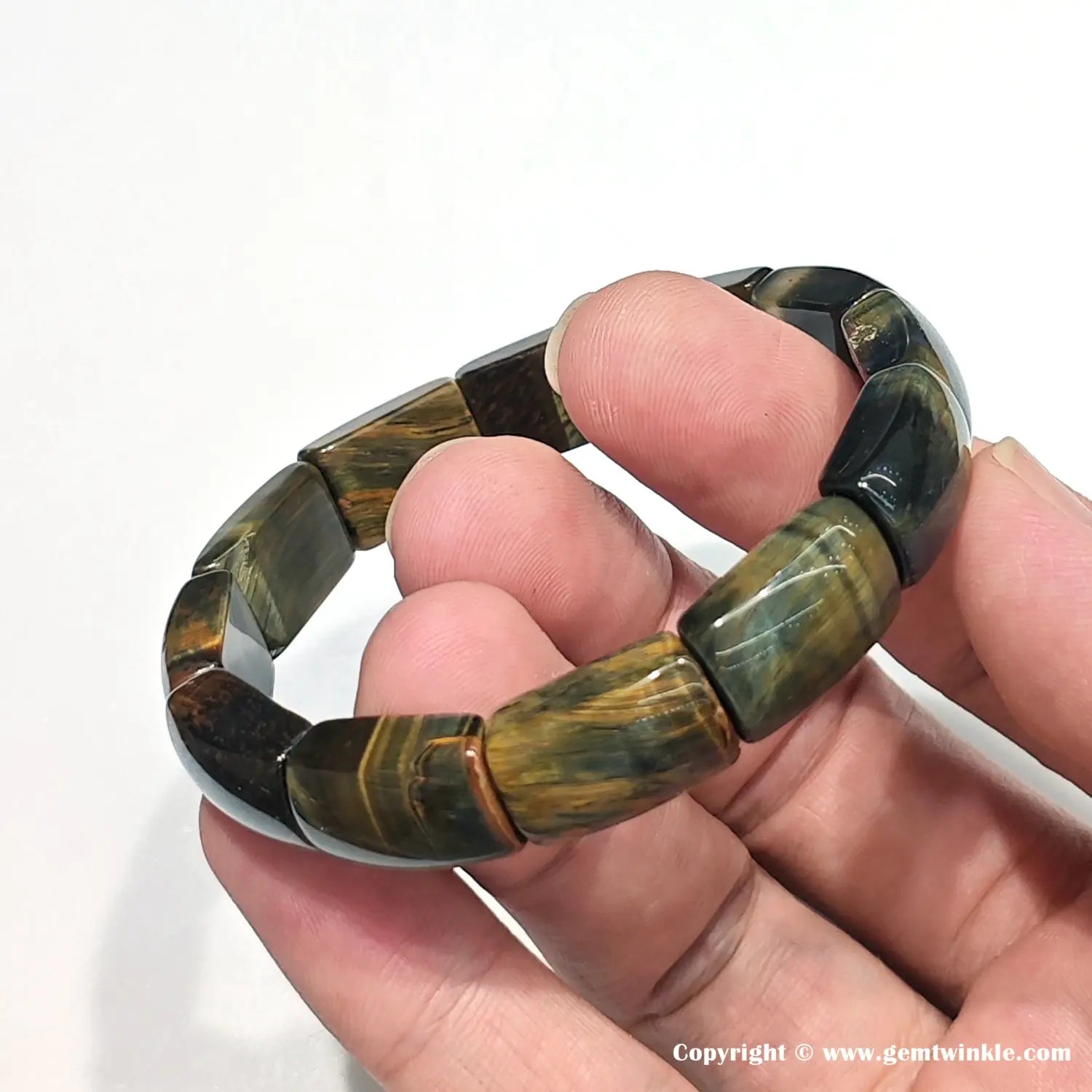 Top-down full-circle view showing the harmonious flow of color and consistent faceting across all beads on the 18cm circumference.