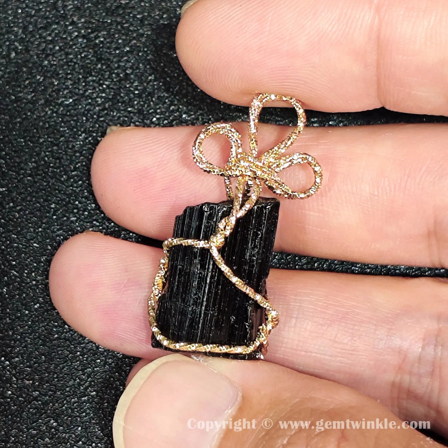 black-tourmaline-wire-wrap-pendant-side-profile-3cm