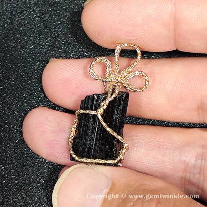 black-tourmaline-wire-wrap-pendant-side-profile-3cm
