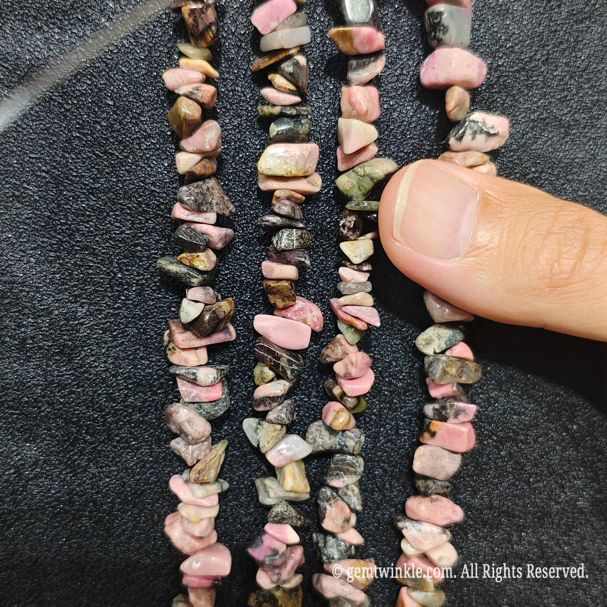 Detailed view of long 75cm natural rhodonite chipped strand ready for DIY projects[cite: 11]