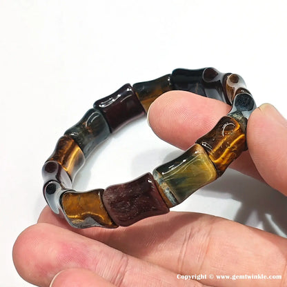 Top-down view of multicolor tiger eye bamboo bangle in closed circle, demonstrating ergonomic fit and seamless color flow across 15mm segments
说“黄色、