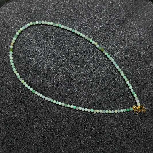 australian-chrysoprase-3mm-faceted-choker-hand-display