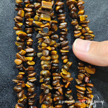 Detailed view of 75cm long natural yellow tiger eye tumbled chipped gemstone strand for jewelry DIY[cite: 8]