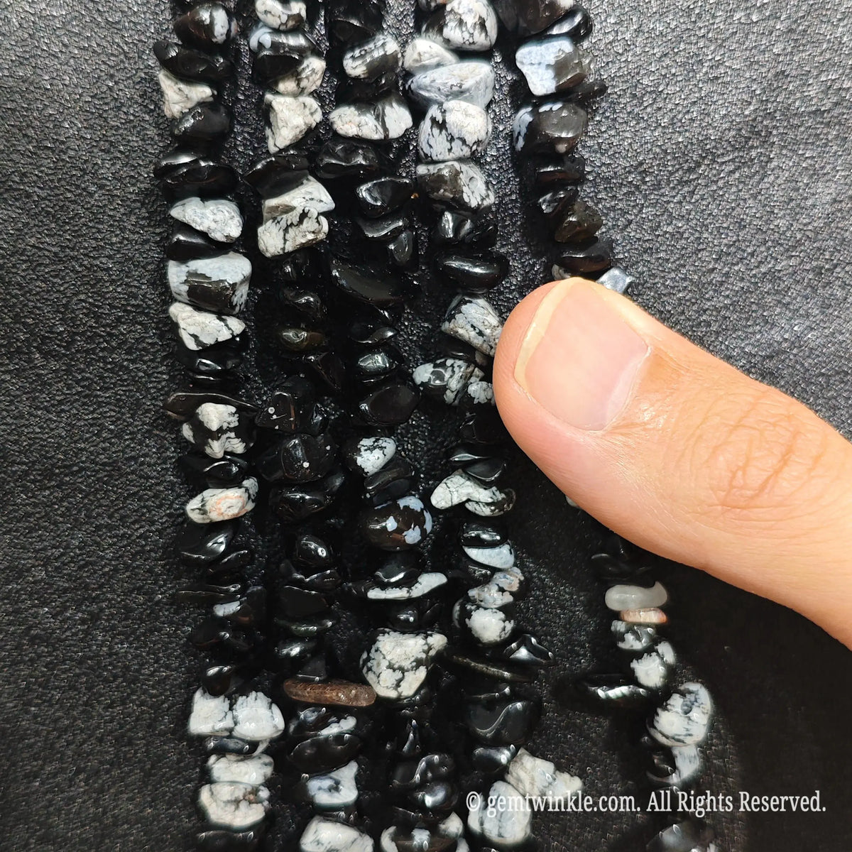 Detailed view of long 75cm natural zebra jasper chipped strand ready for modern DIY projects[cite: 9]