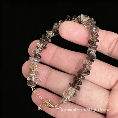 adjustable smoky quartz chip bracelet on hand showing 15cm to 18cm flexible sizing