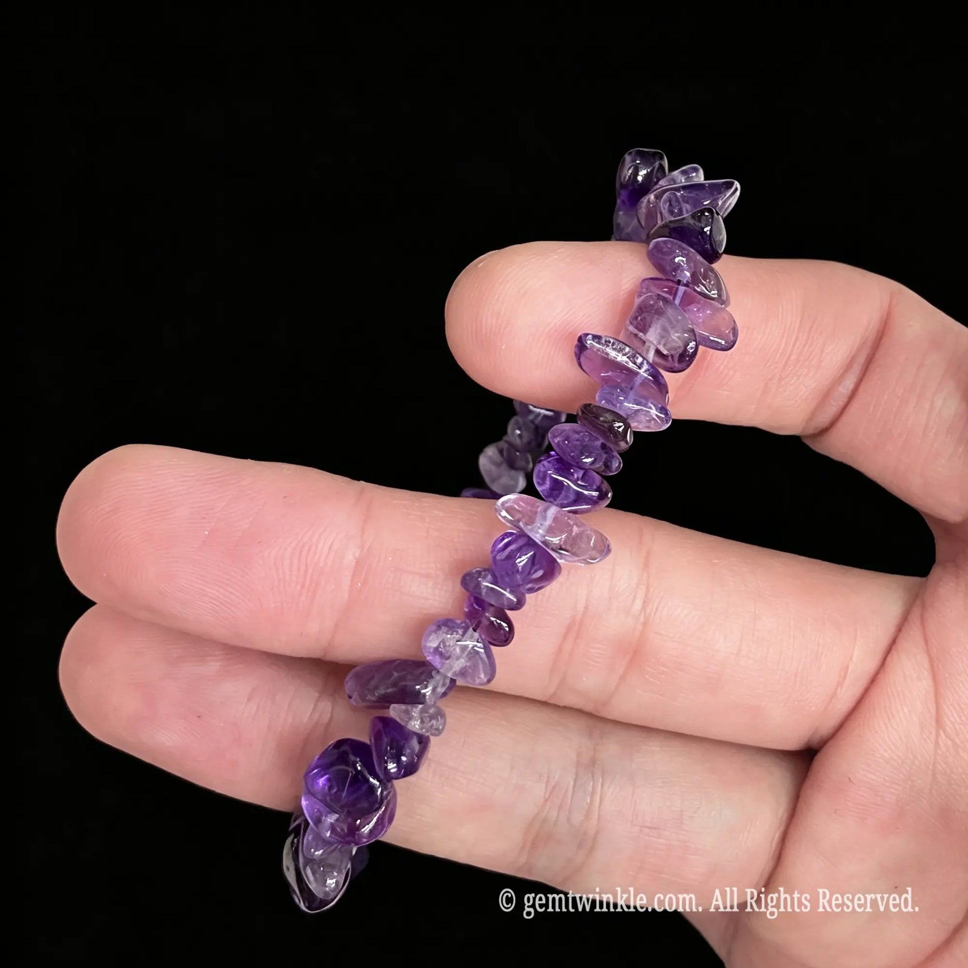 adjustable amethyst chip bracelet displaying gold tone lobster clasp and extender chain detail