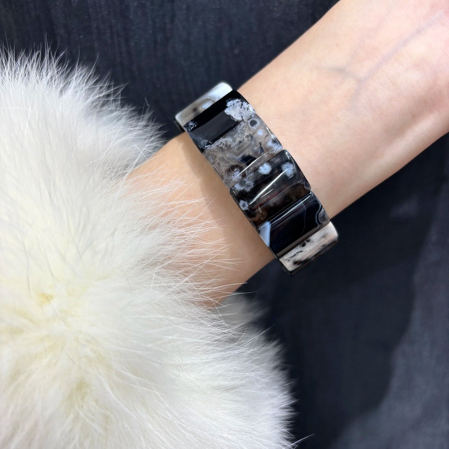 Black Flower Agate Bracelet on Wrist Natural Crystal Bangle Bracelet 21x14mm Square Stone 18cm Elastic Stretch Unisex Spiritual Reiki Jewelry Men Women Gift Gem's Twinkle