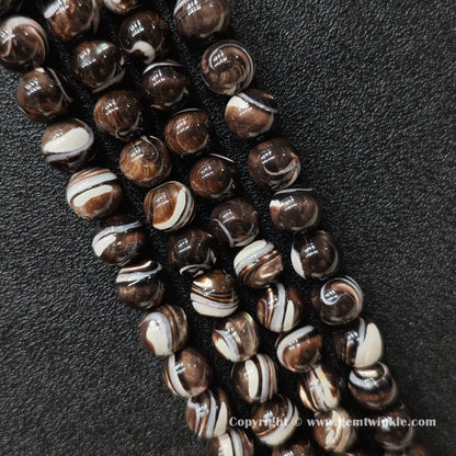 grey-shell-round-beads-pattern-detail