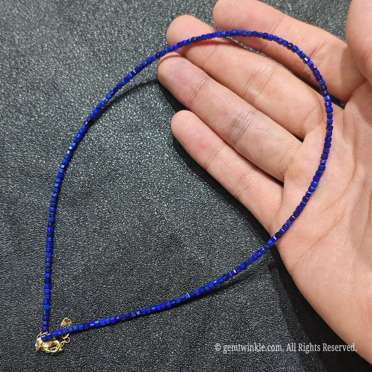 lapis-lazuli-2-5mm-cube-choker-hand-display