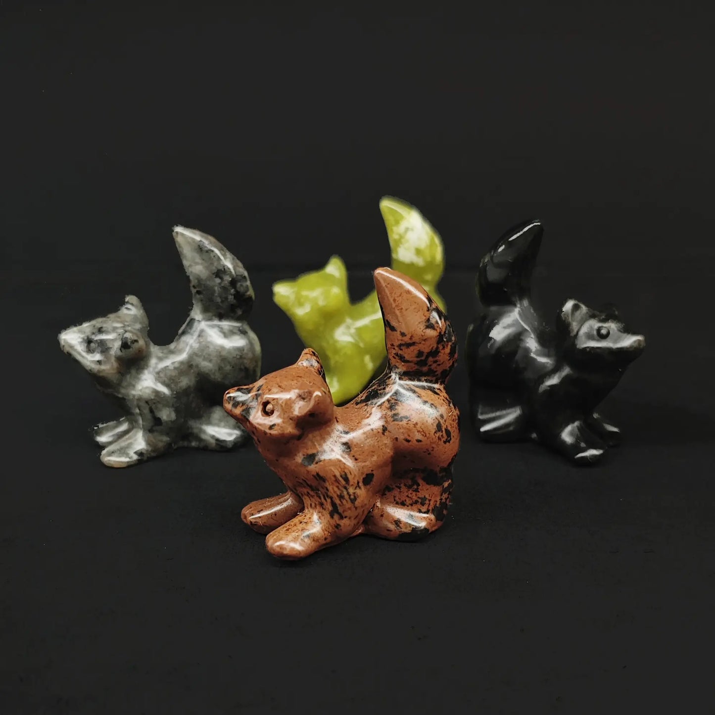 Bulk 4cm mini puppy dog crystal carvings in Black Obsidian Mahogany Obsidian Spotted Grey Stone and Serpentine from direct Donghai wholesale supplier