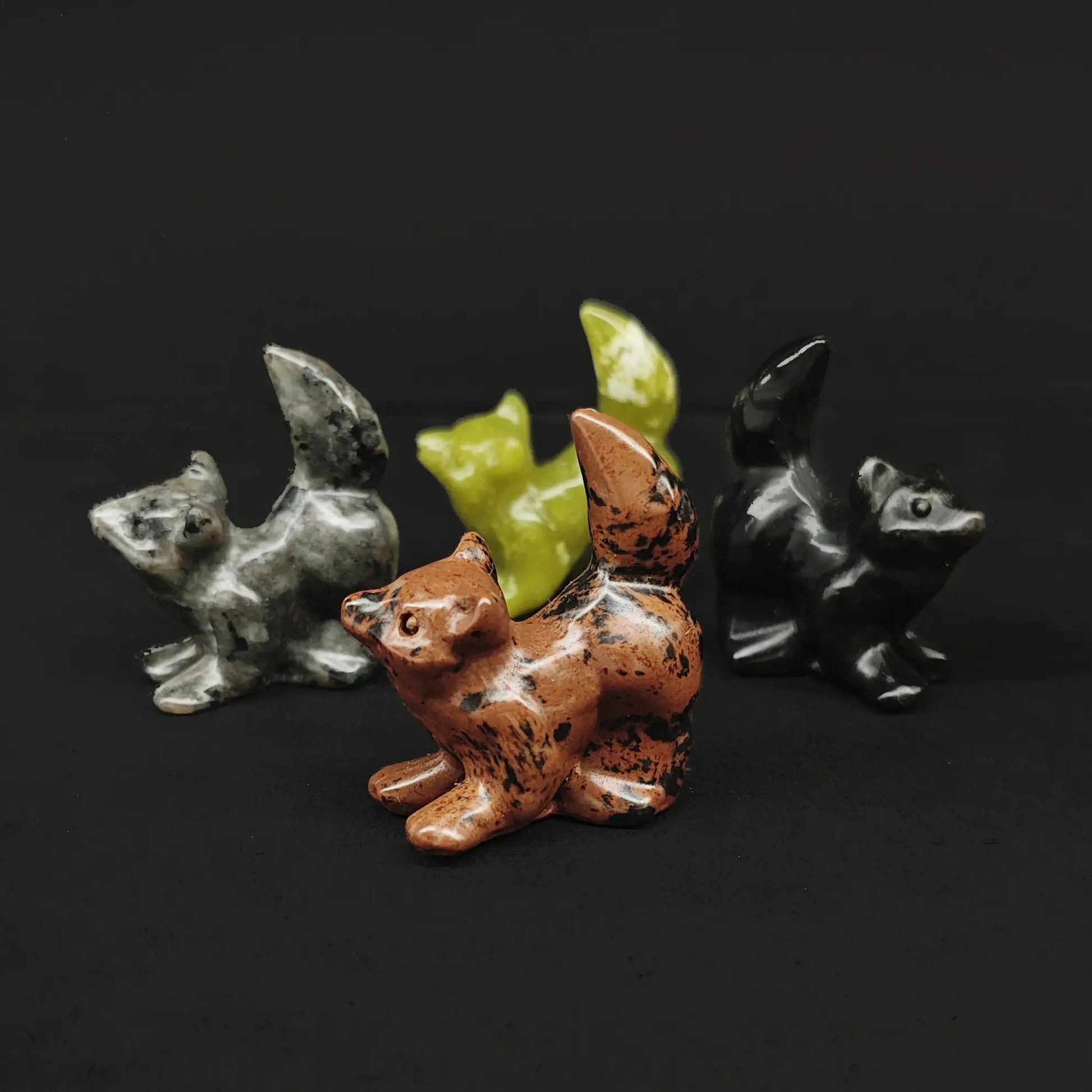 Bulk 4cm mini puppy dog crystal carvings in Black Obsidian Mahogany Obsidian Spotted Grey Stone and Serpentine from direct Donghai wholesale supplier