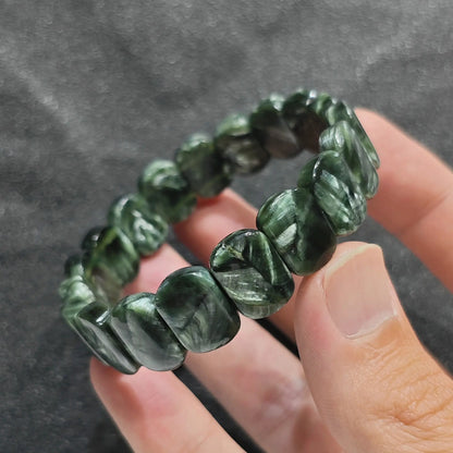 natural-seraphinite-plate-bead-bracelet