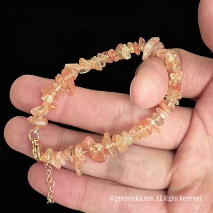 natural sunstone chip bracelet fitted on wrist demonstrating 15cm to 18cm sizing